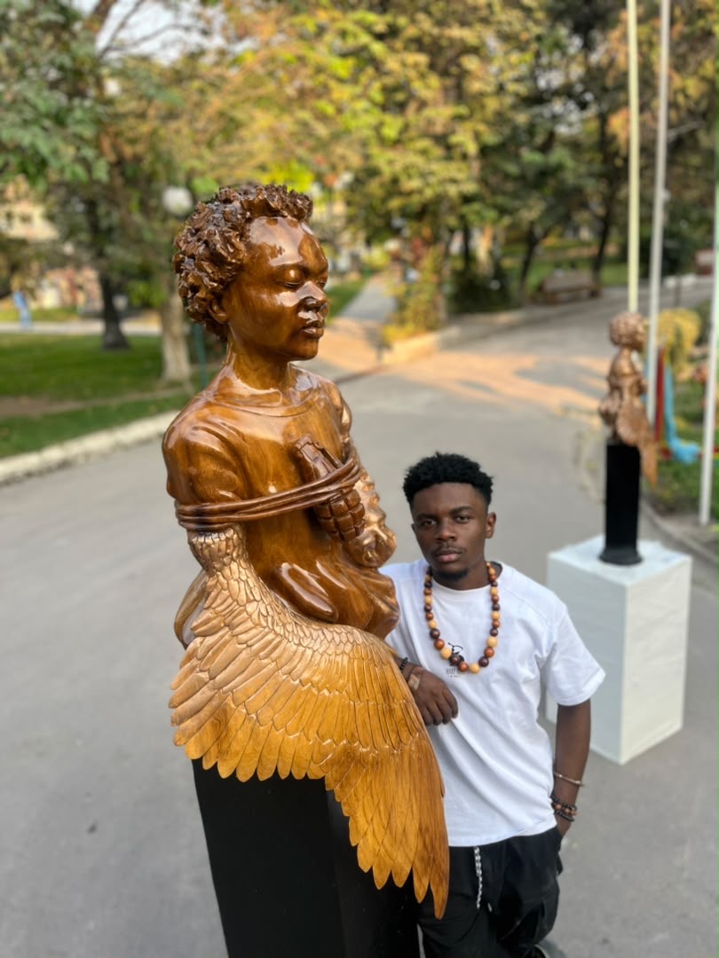 Kinshasa : « Overdose céleste », une sculpture à l'Académie des Beaux-Arts pour dire la souffrance des enfants de guerre