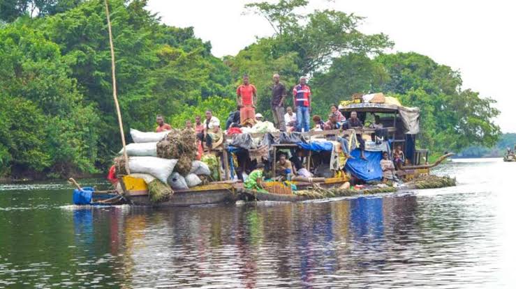 Ebola en RDC : un bateau en provenance de la Mongala en passe d'accoster à Kinshasa avec un cas suspect décédé à bord