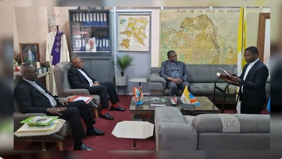 RDC : le nouveau recteur de l’UCC a prêté serment devant Ambongo et Muteba
