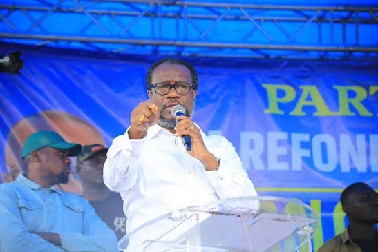 RDC : Delly Sessanga dénonce les frais scolaires imposés par l’AFC-M23 aux élèves du primaire et exige leur retrait