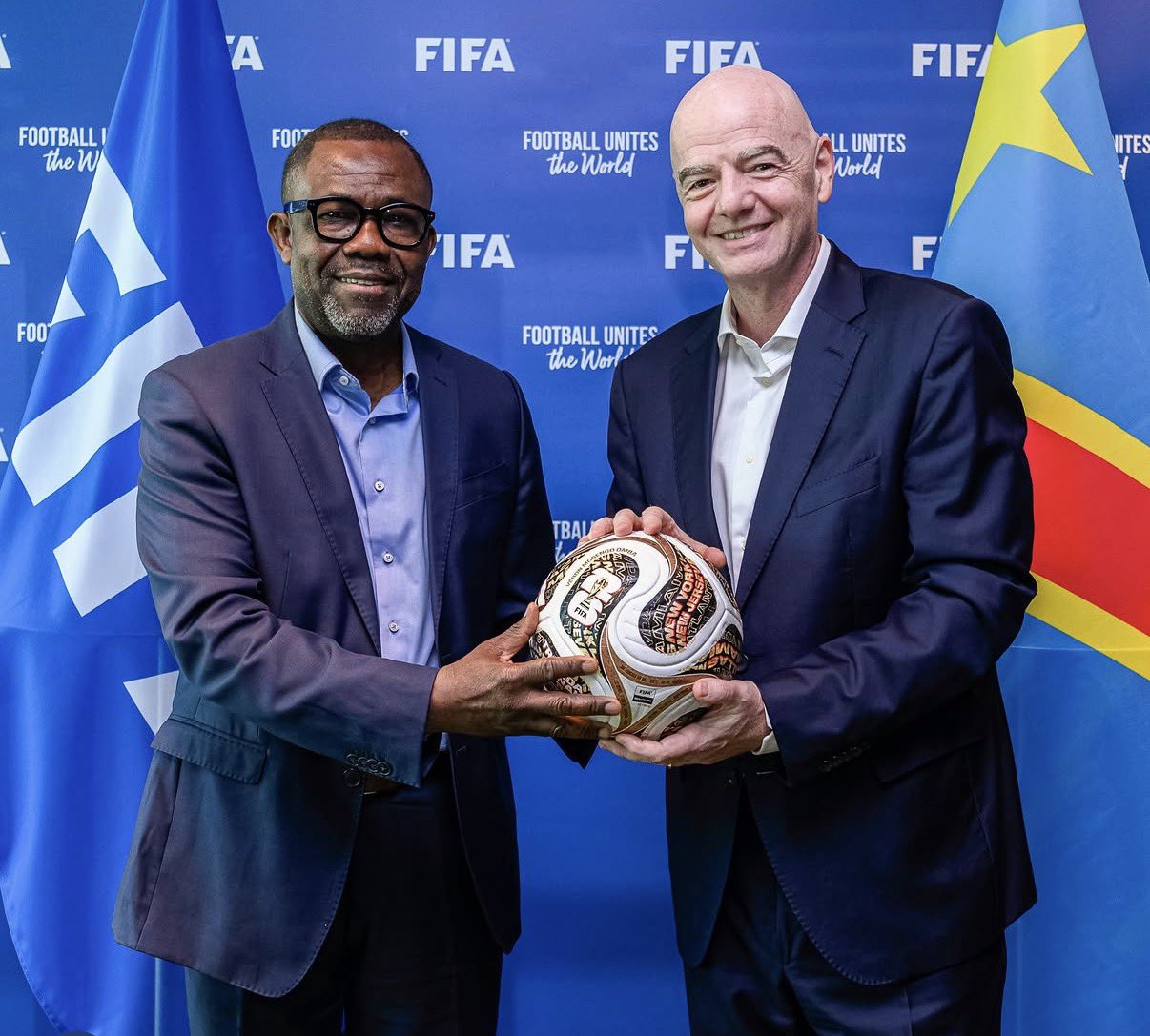 Foot : Véron Mosengo présente le programme « FECOFA 2030 » à Gianni Infantino