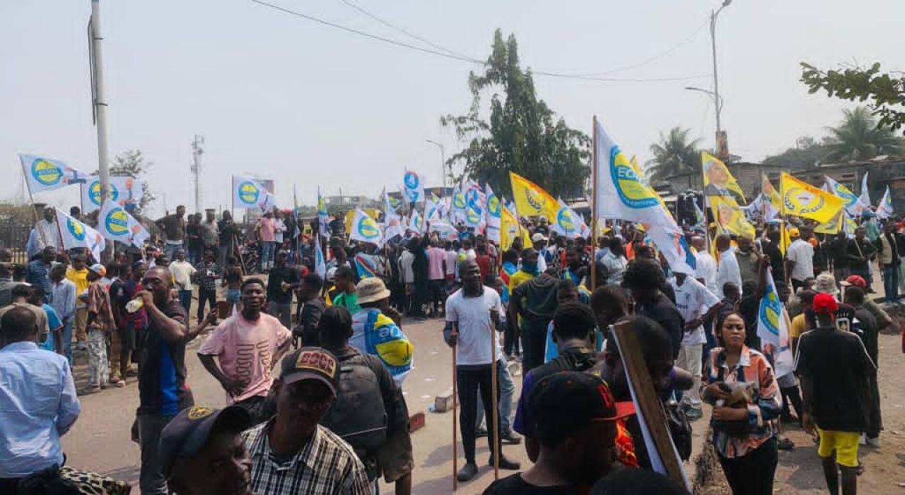 Marche de la C-64 : à Kinshasa, le gouvernement provincial annonce « aucun décès », l’opposition déplore un mort dans ses rangs