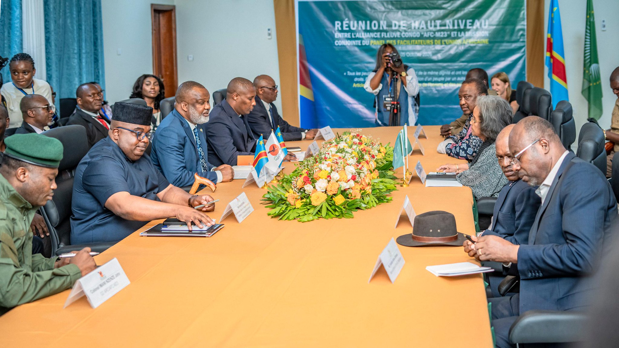 Guerre dans l’Est : le Panel des facilitateurs de l’UA rencontre la direction de l’AFC-M23 à Goma
